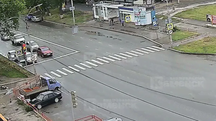В Каменске-Уральском водитель ВАЗа влетел в легковушку на светофоре